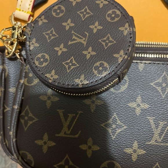 Louis Vuitton purse - Picture 2 of 2